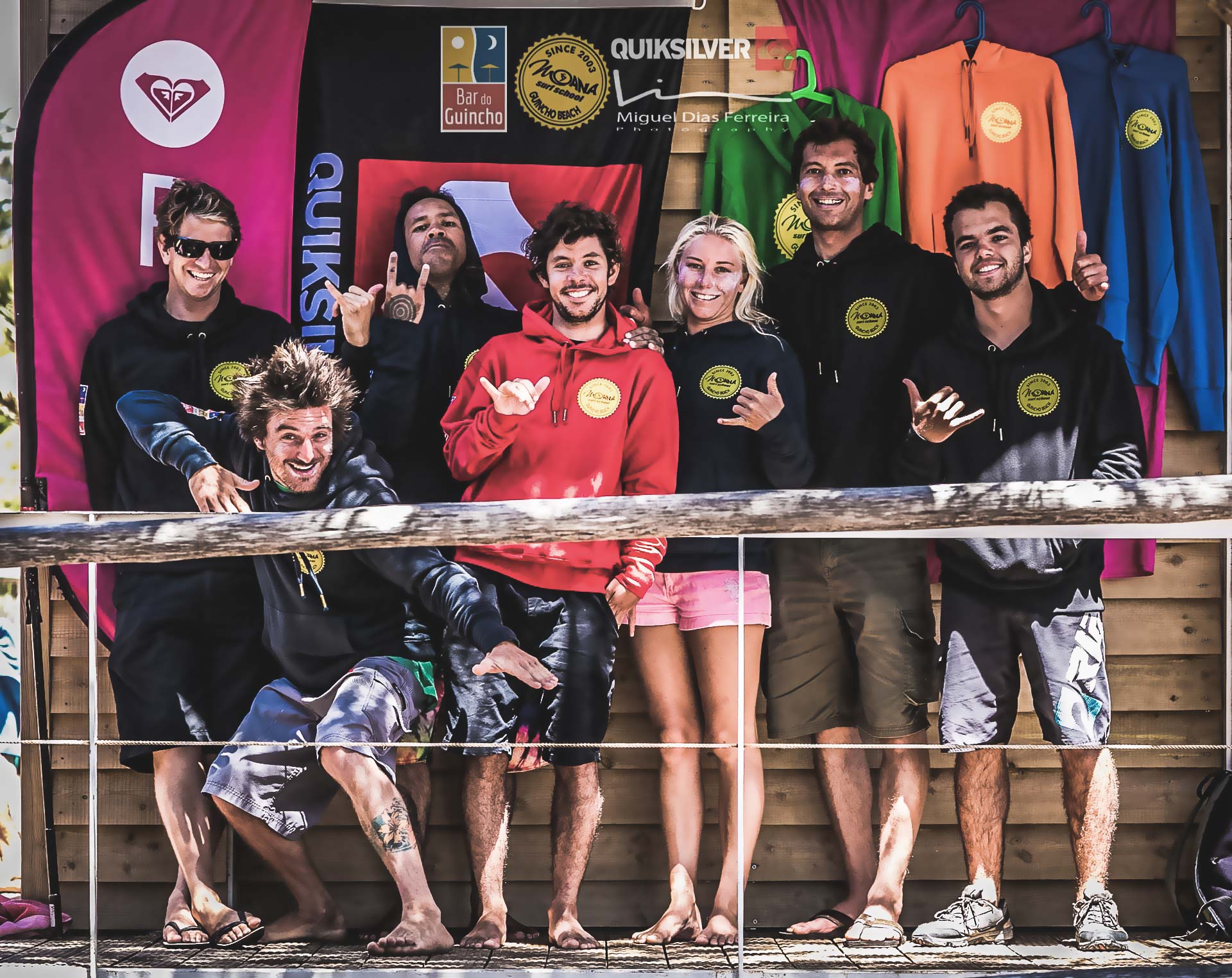 Moana-Surfschool-Team-Surfing-Cascais
